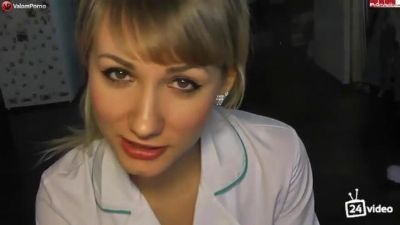 Русская пара смотрит запретное видео и решает повторить его дома